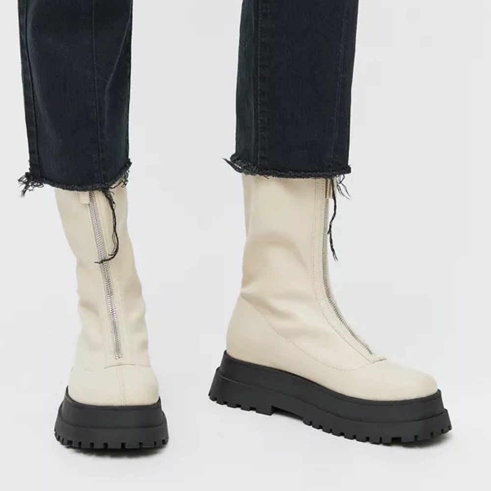 *SOLD* NWT Urban Outfitters Boots - Picture 3 of 4
